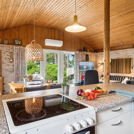 Uschi - 86m From The Sea By Interhome