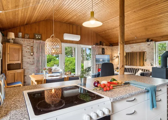 Uschi - 86m From The Sea By Interhome